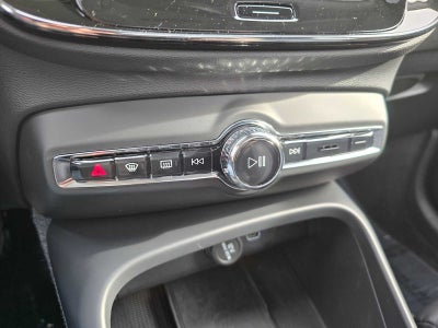 2025 Volvo XC40 Plus Bright Theme