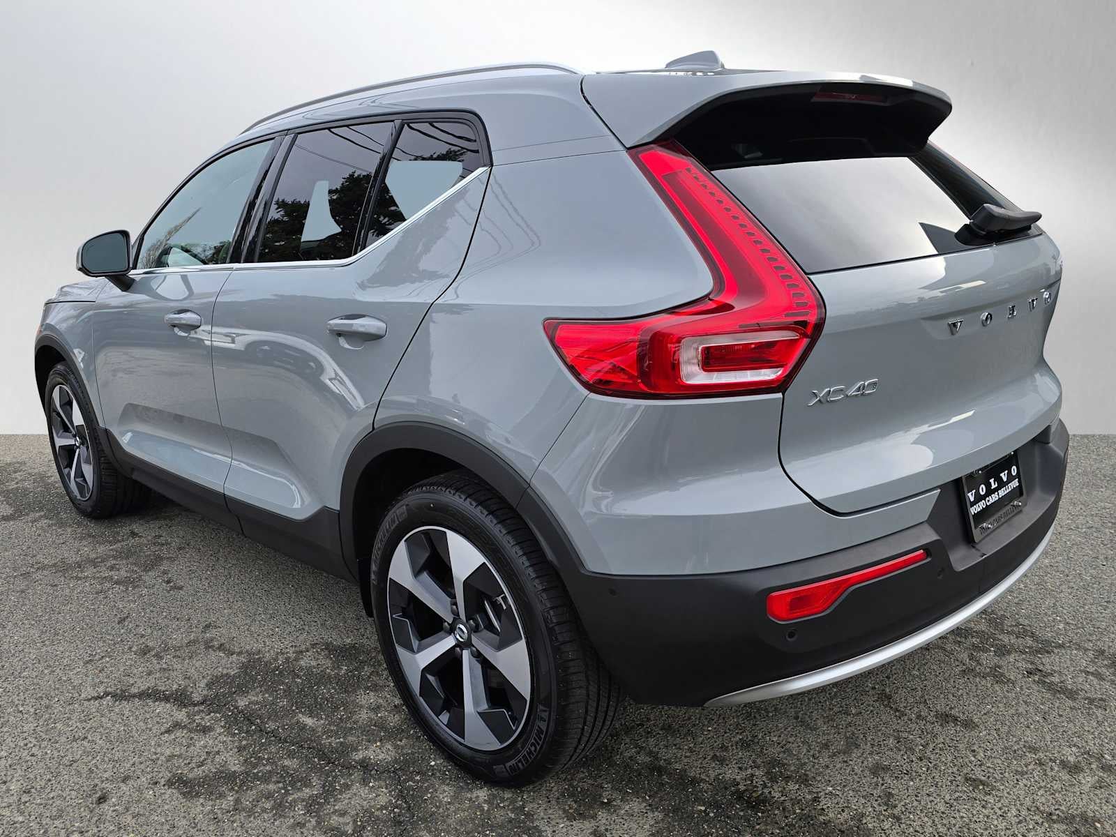 2025 Volvo XC40 Plus Bright Theme