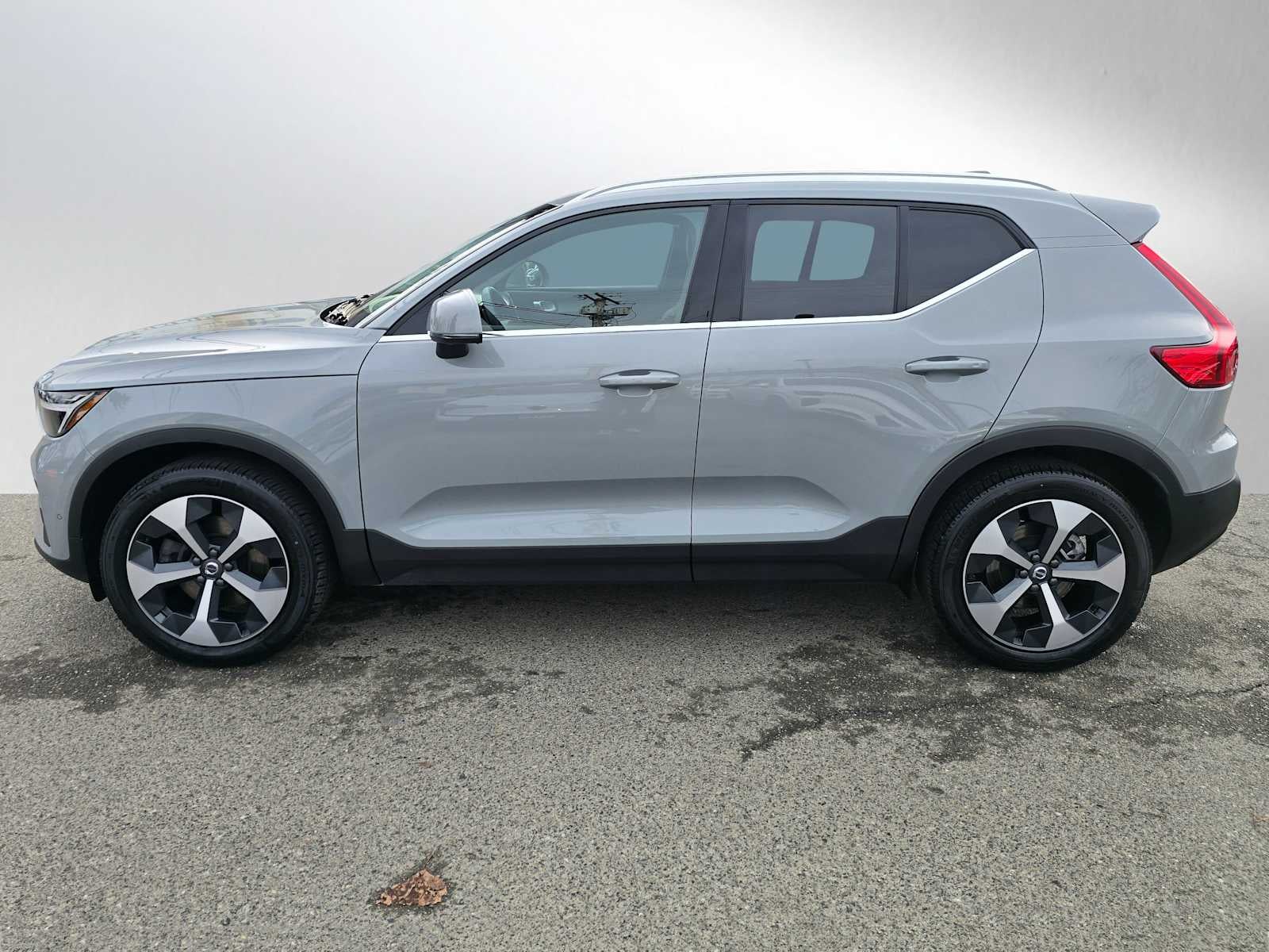 2025 Volvo XC40 Plus Bright Theme