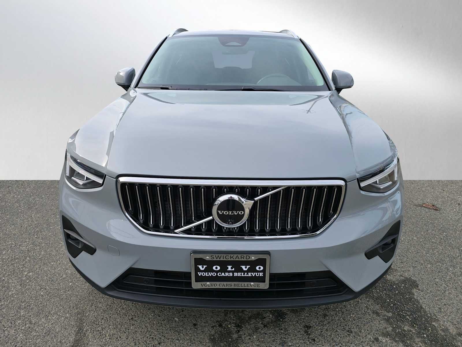 2025 Volvo XC40 Plus Bright Theme