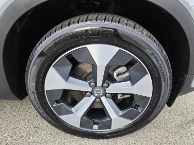 2025 Volvo XC40 Plus Bright Theme