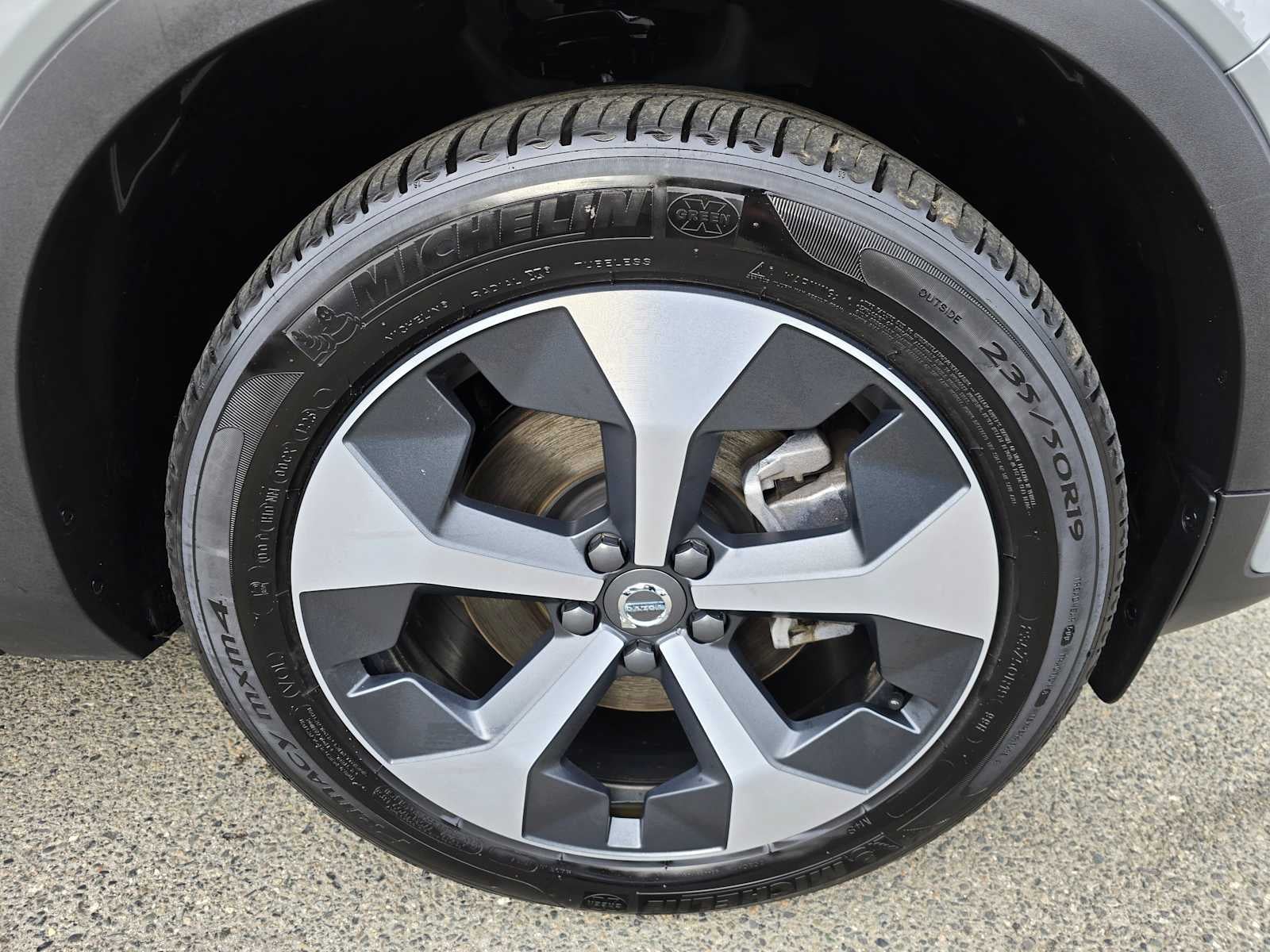 2025 Volvo XC40 Plus Bright Theme