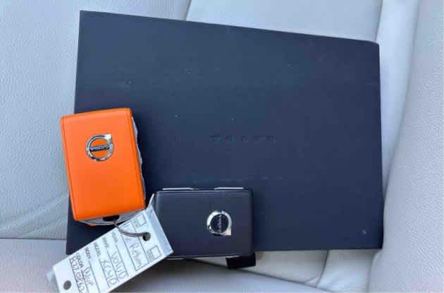 2024 Volvo XC40 Plus Bright Theme