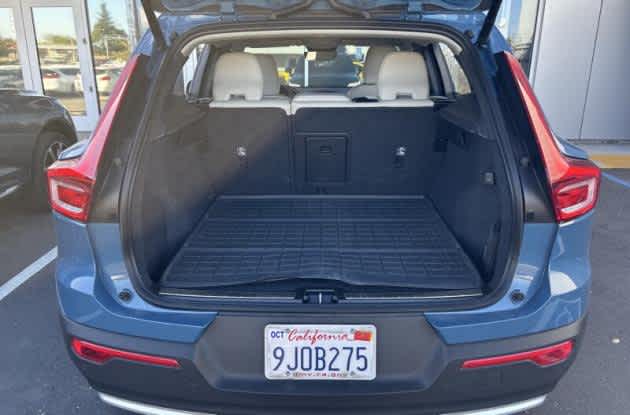 2024 Volvo XC40 Plus Bright Theme