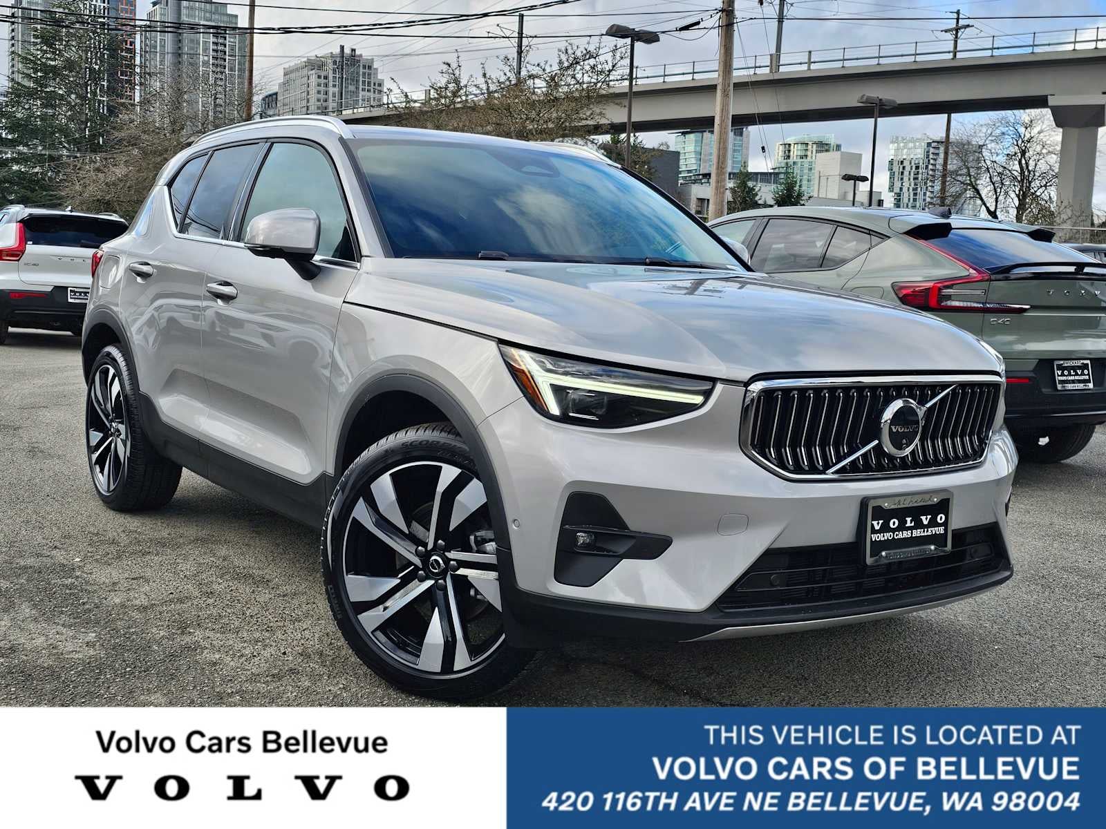 2025 Volvo XC40 Plus Bright Theme