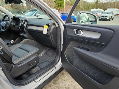 2025 Volvo XC40 Plus Bright Theme