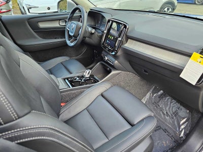 2025 Volvo XC40 Plus Bright Theme