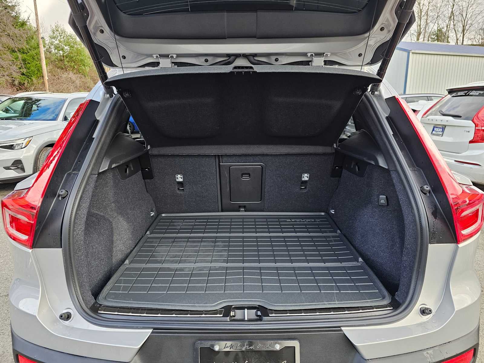 2025 Volvo XC40 Plus Bright Theme