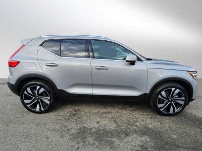 2025 Volvo XC40 Plus Bright Theme