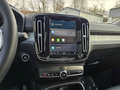 2025 Volvo XC40 Plus Bright Theme