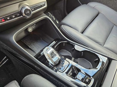 2025 Volvo XC40 Plus Bright Theme