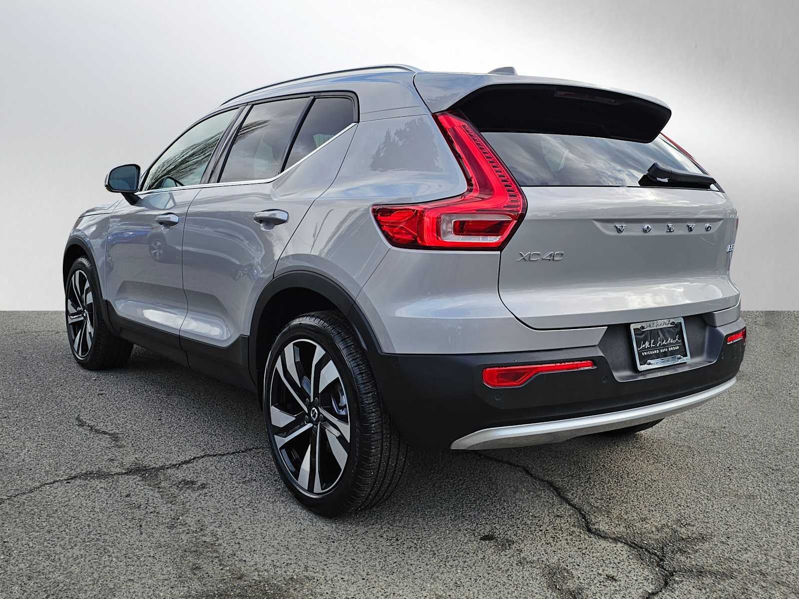2025 Volvo XC40 Plus Bright Theme