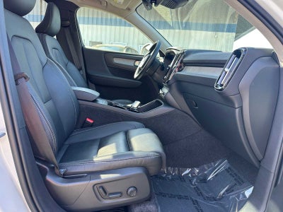 2025 Volvo XC40 Plus Bright Theme