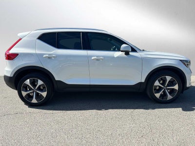 2025 Volvo XC40 Plus Bright Theme