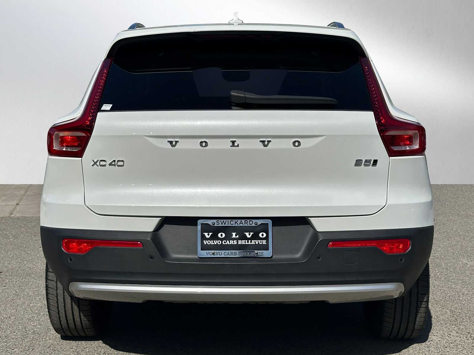 2025 Volvo XC40 Plus Bright Theme