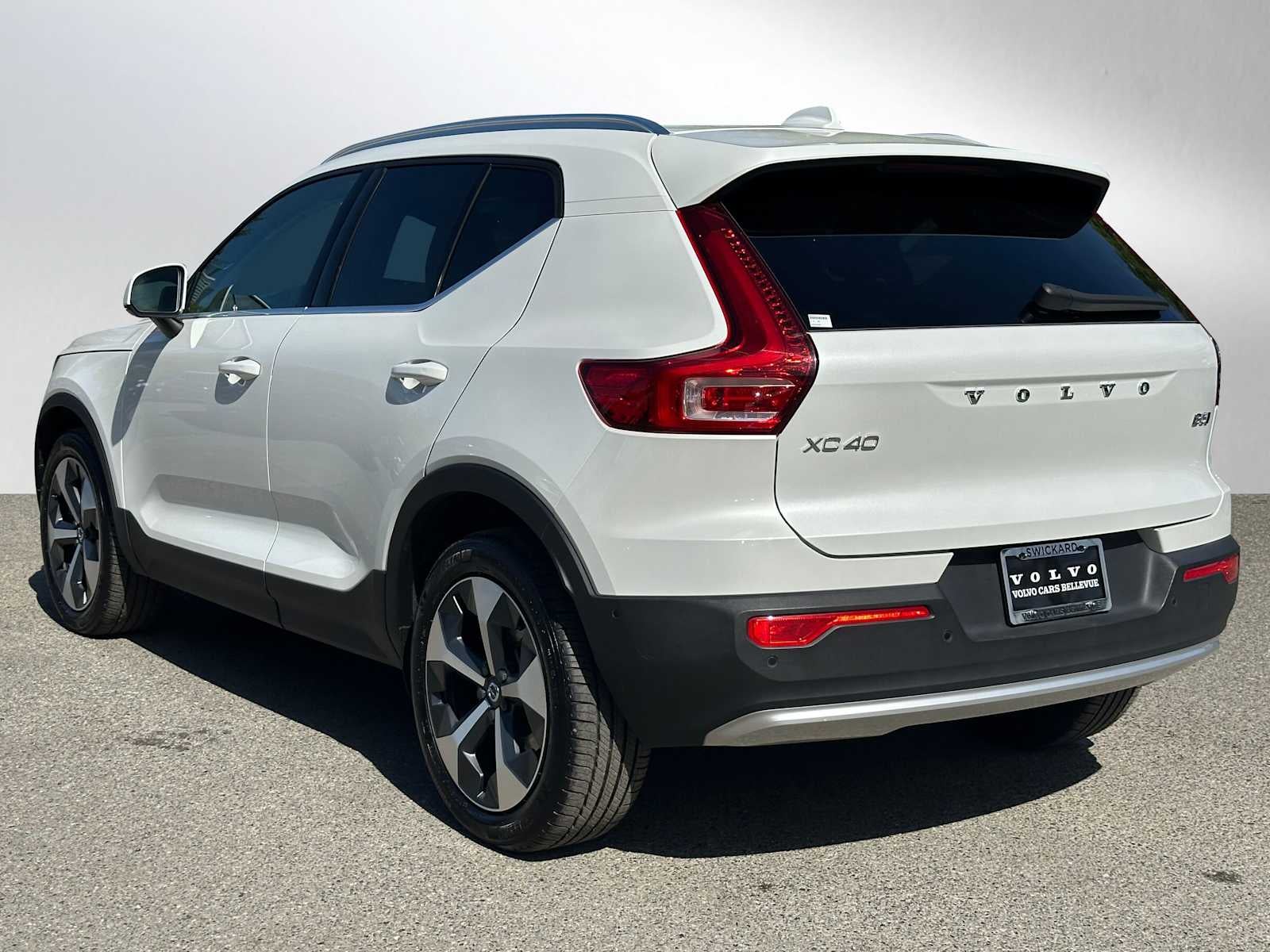 2025 Volvo XC40 Plus Bright Theme