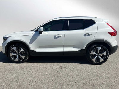 2025 Volvo XC40 Plus Bright Theme