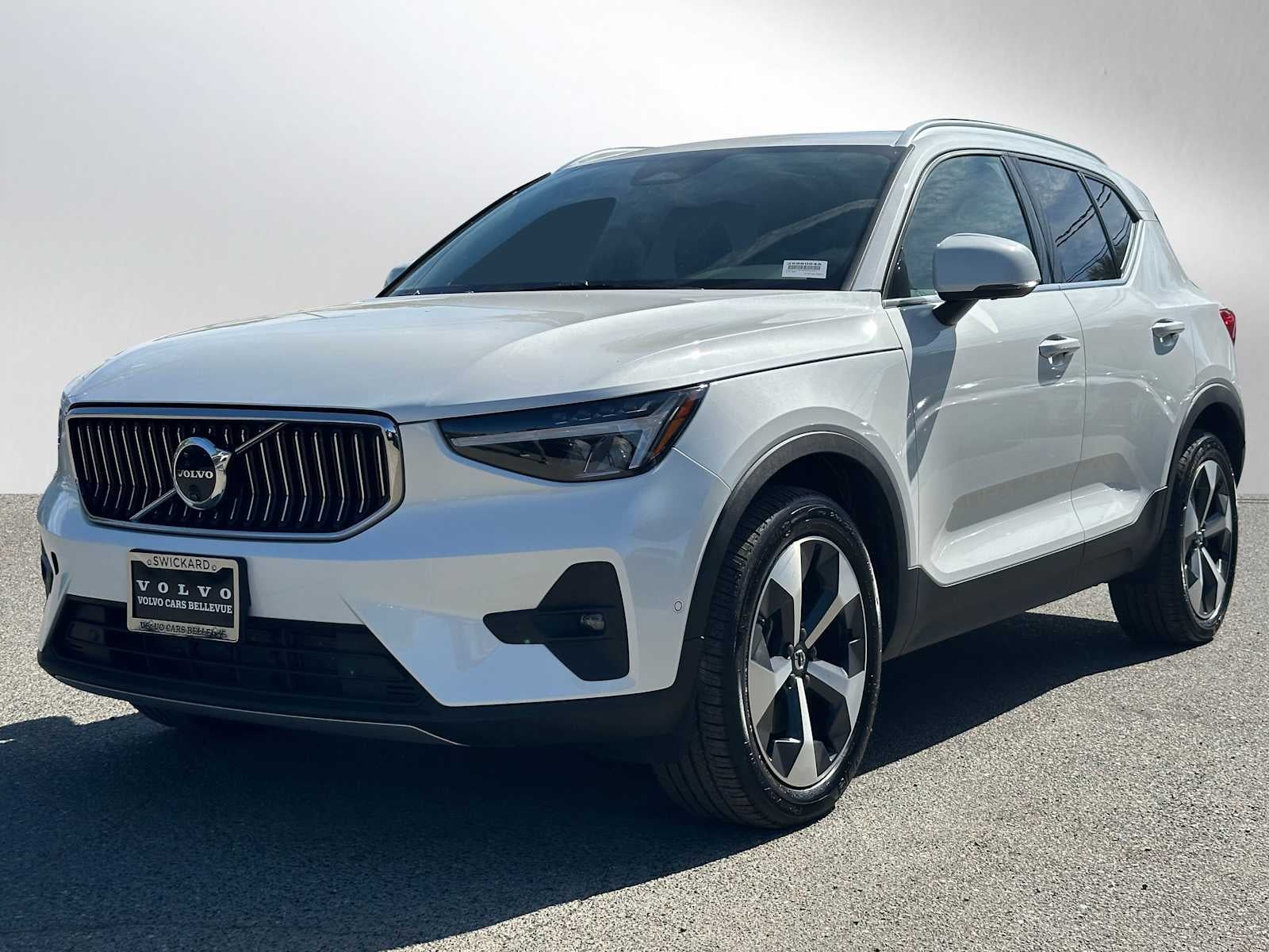 2025 Volvo XC40 Plus Bright Theme