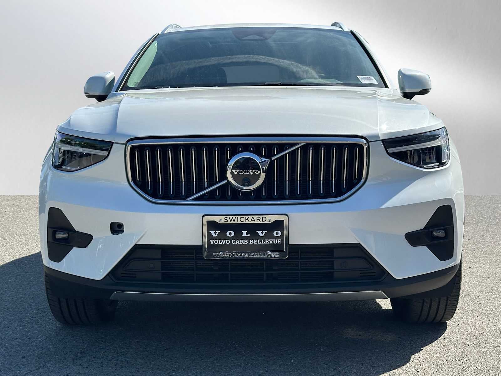 2025 Volvo XC40 Plus Bright Theme