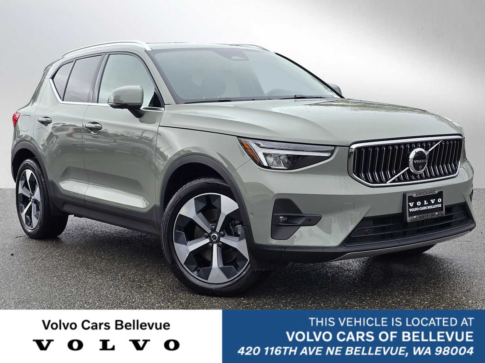 2025 Volvo XC40 Plus Bright Theme