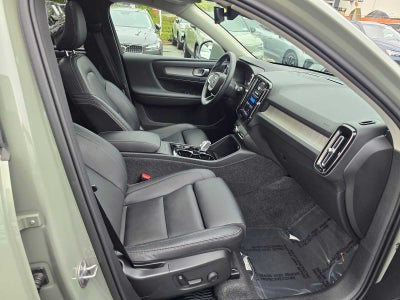2025 Volvo XC40 Plus Bright Theme