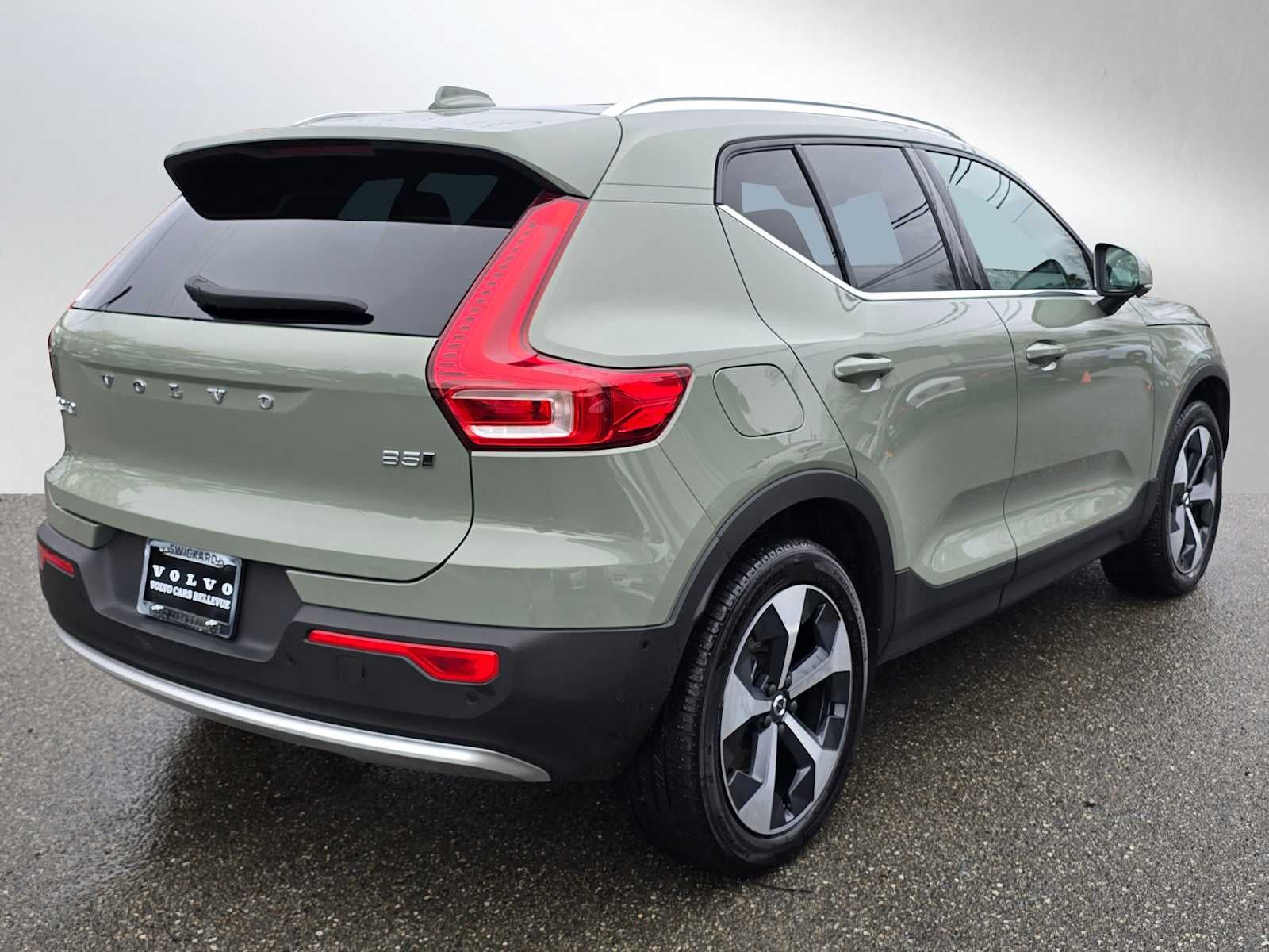 2025 Volvo XC40 Plus Bright Theme