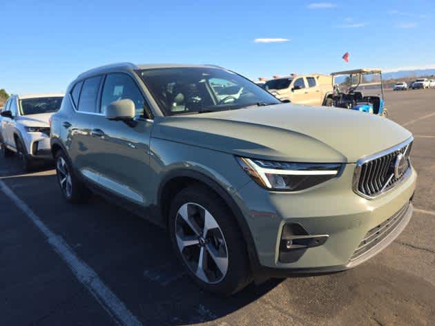 2025 Volvo XC40 Plus Bright Theme