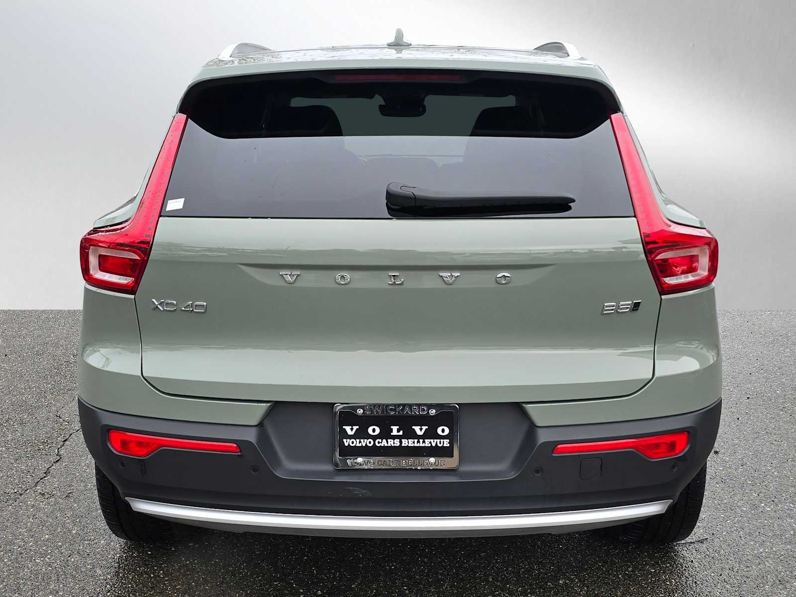 2025 Volvo XC40 Plus Bright Theme