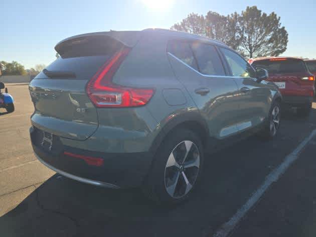 2025 Volvo XC40 Plus Bright Theme