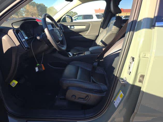2025 Volvo XC40 Plus Bright Theme