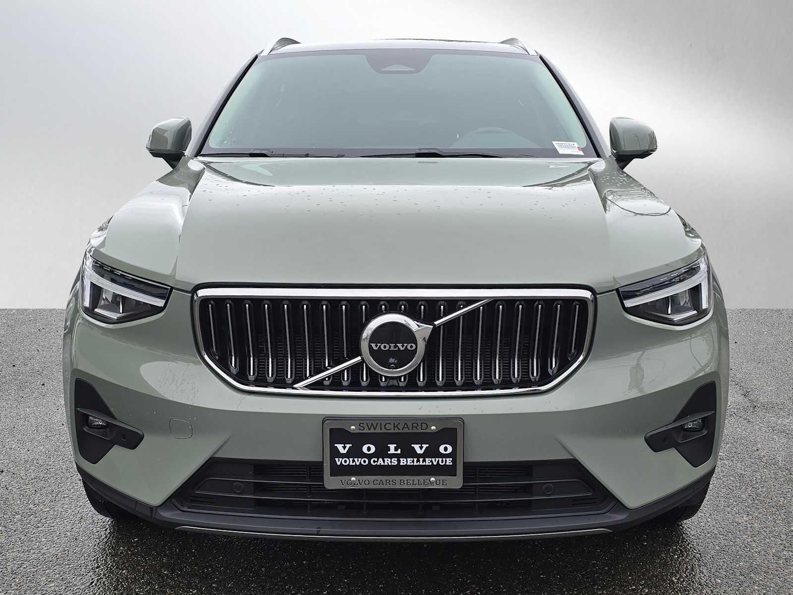 2025 Volvo XC40 Plus Bright Theme
