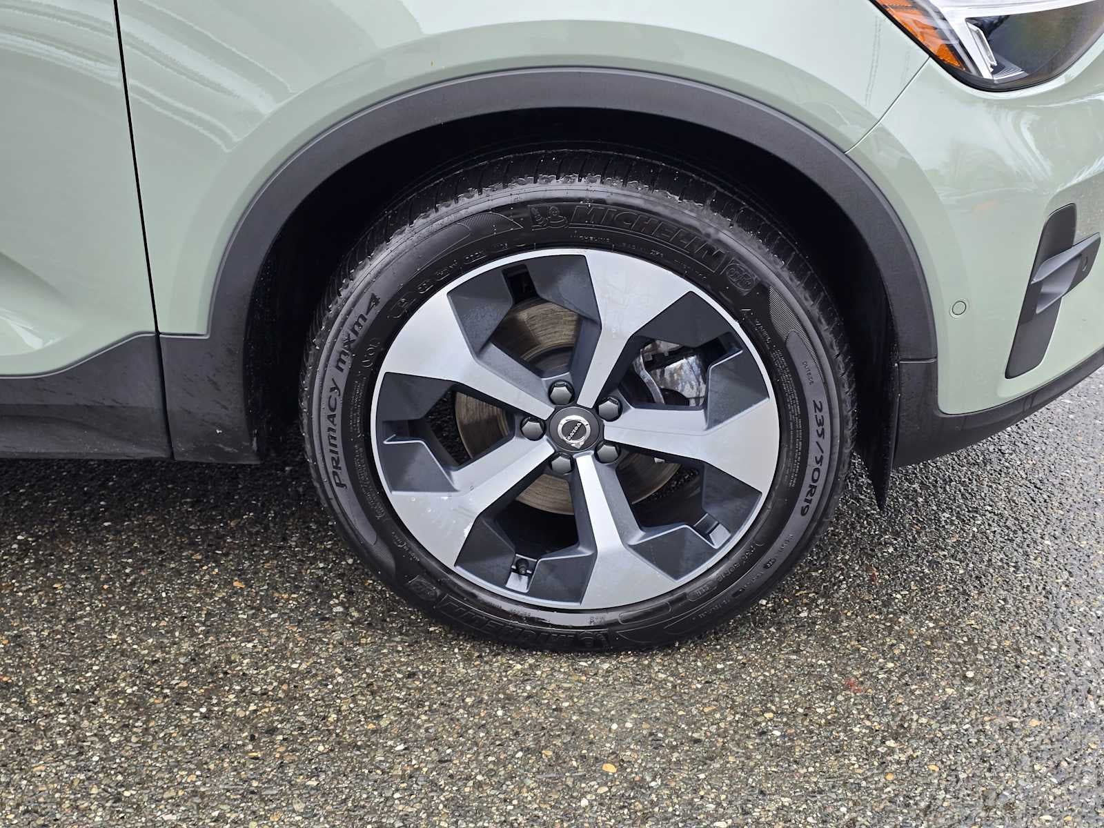 2025 Volvo XC40 Plus Bright Theme