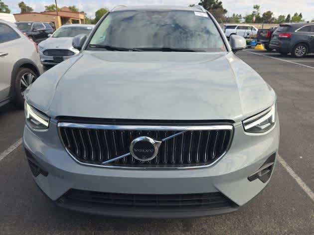 2025 Volvo XC40 Plus Bright Theme
