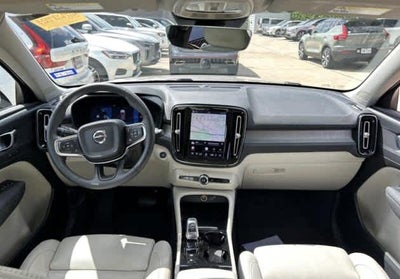 2024 Volvo XC40 Plus Bright Theme