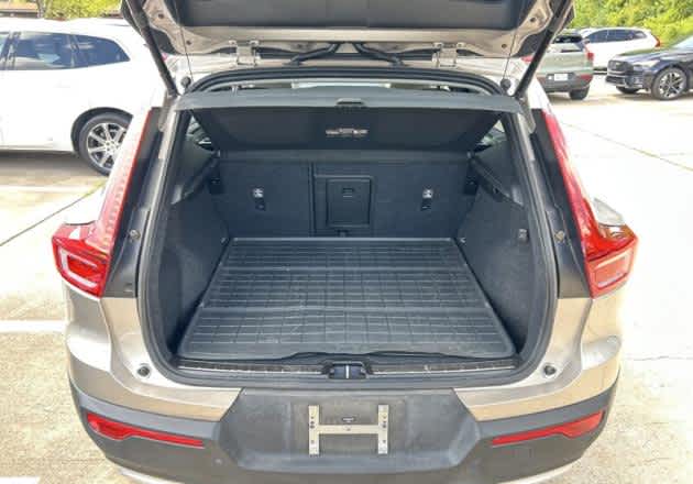 2024 Volvo XC40 Plus Bright Theme