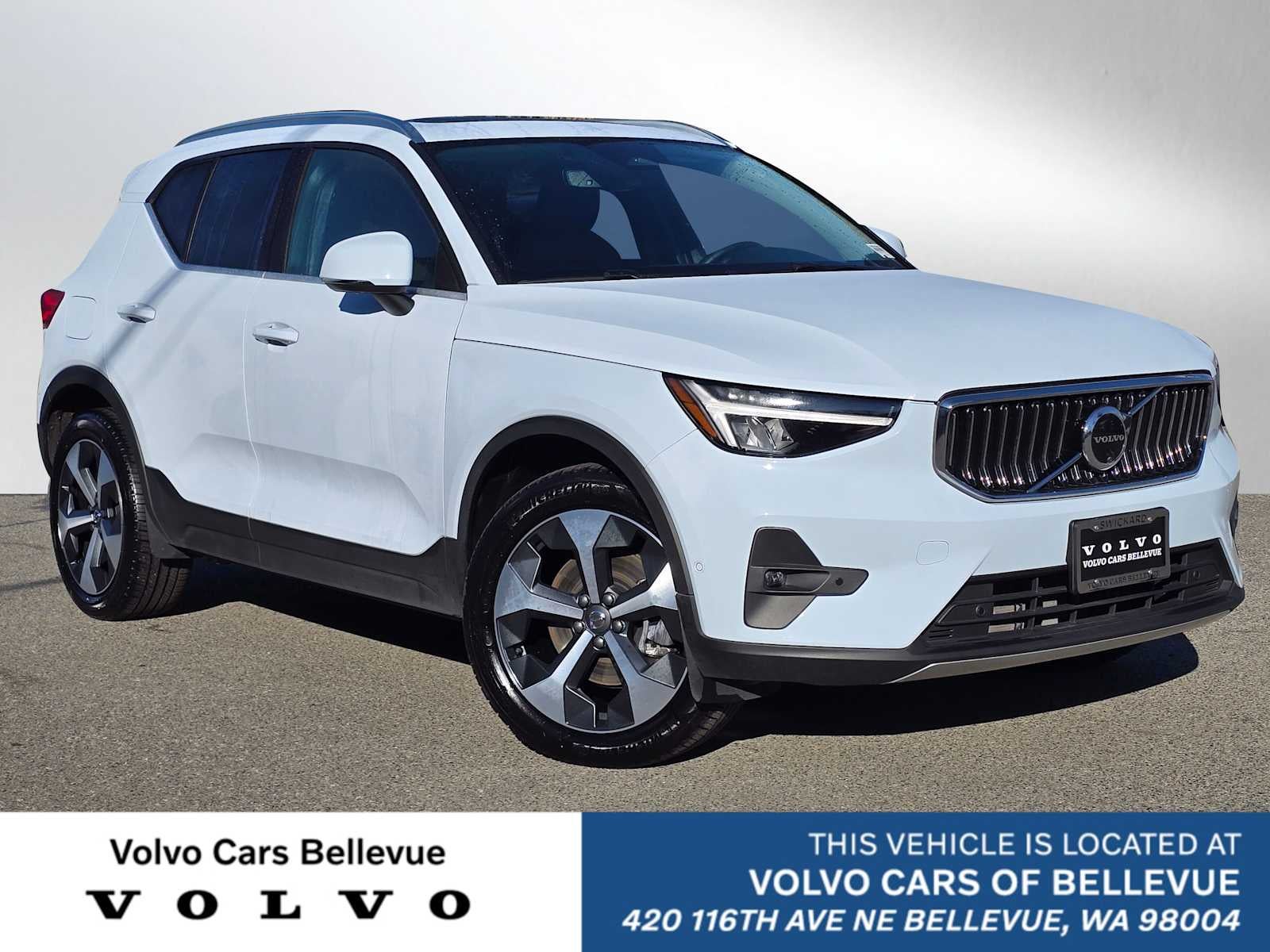 2025 Volvo XC40 Plus Bright Theme
