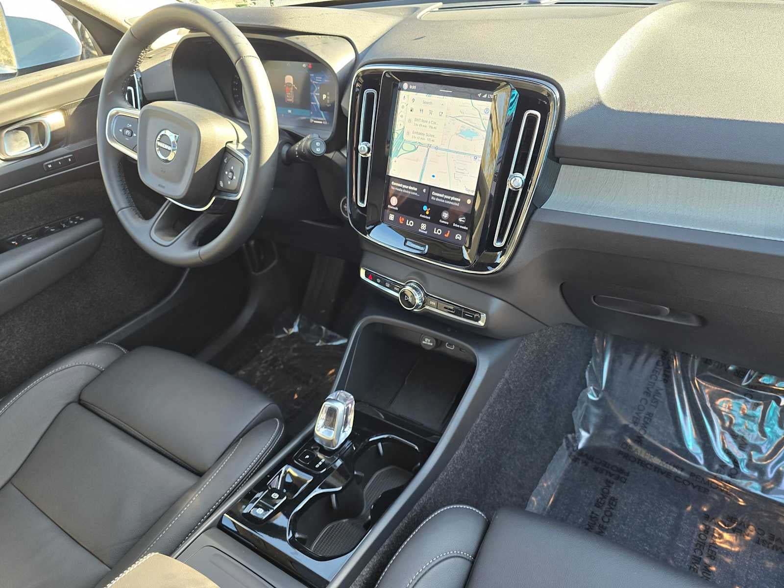 2025 Volvo XC40 Plus Bright Theme