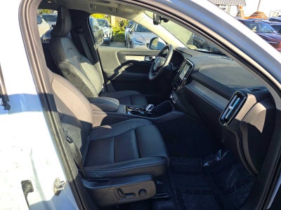 2025 Volvo XC40 Plus Bright Theme