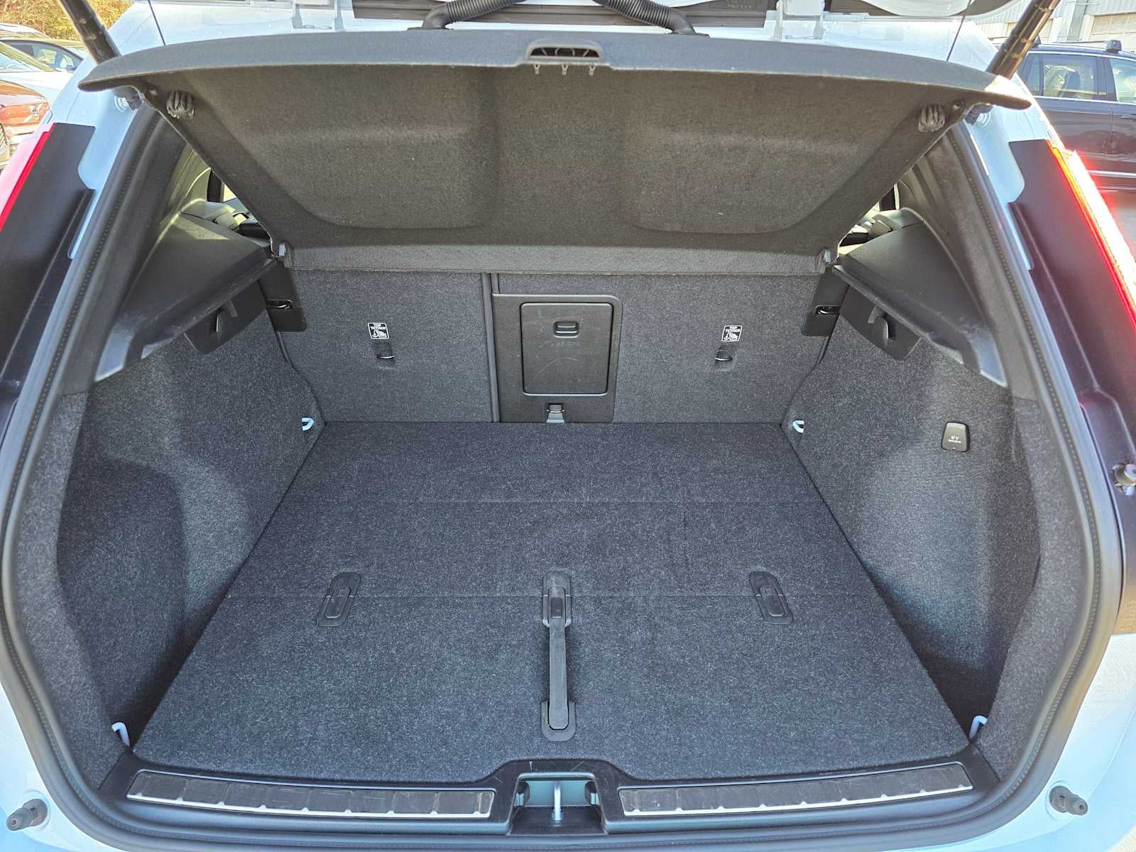 2025 Volvo XC40 Plus Bright Theme