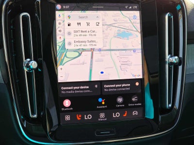 2025 Volvo XC40 Plus Bright Theme