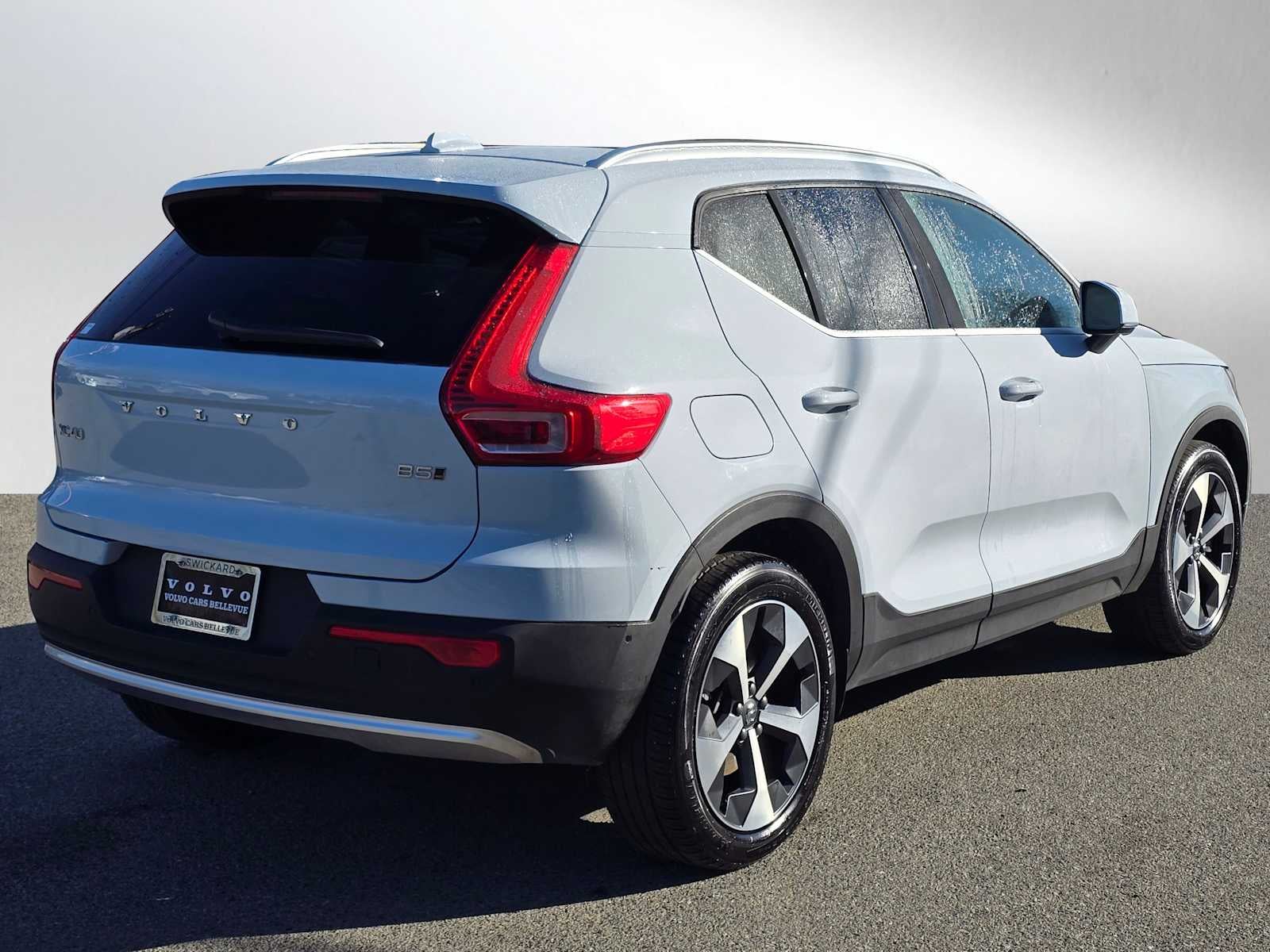 2025 Volvo XC40 Plus Bright Theme