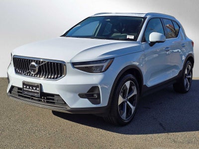 2025 Volvo XC40 Plus Bright Theme