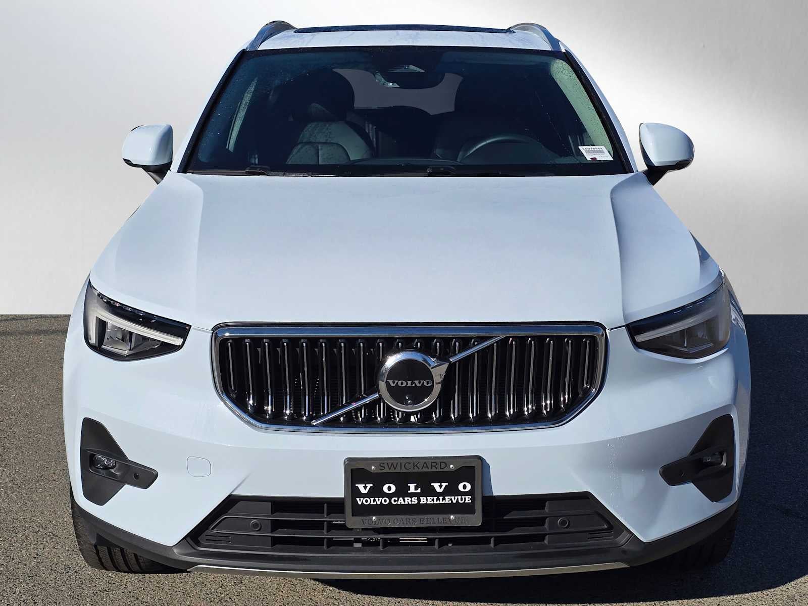 2025 Volvo XC40 Plus Bright Theme
