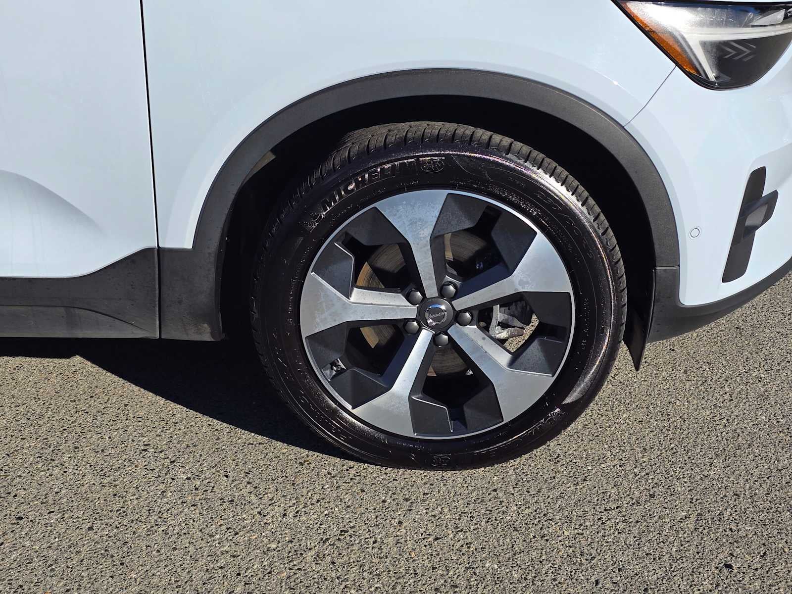 2025 Volvo XC40 Plus Bright Theme