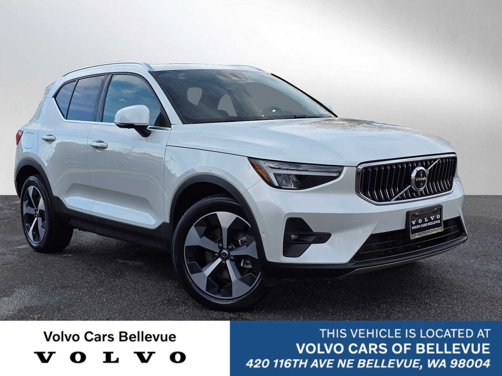 2025 Volvo XC40 Plus Bright Theme