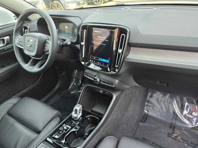 2025 Volvo XC40 Plus Bright Theme