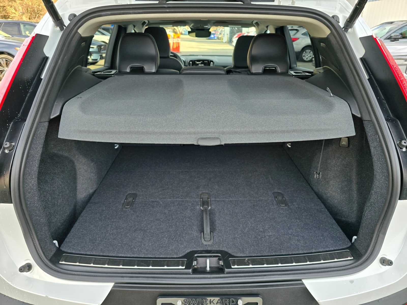 2025 Volvo XC40 Plus Bright Theme