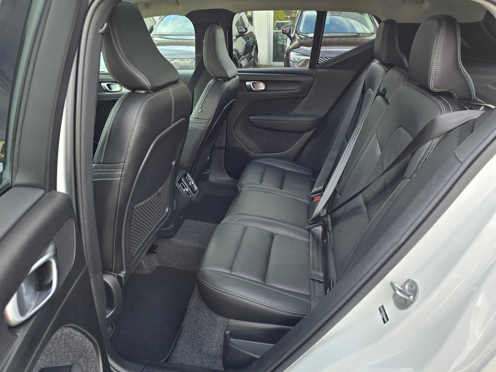 2025 Volvo XC40 Plus Bright Theme