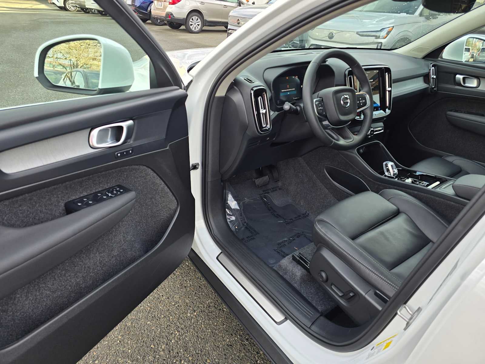 2025 Volvo XC40 Plus Bright Theme