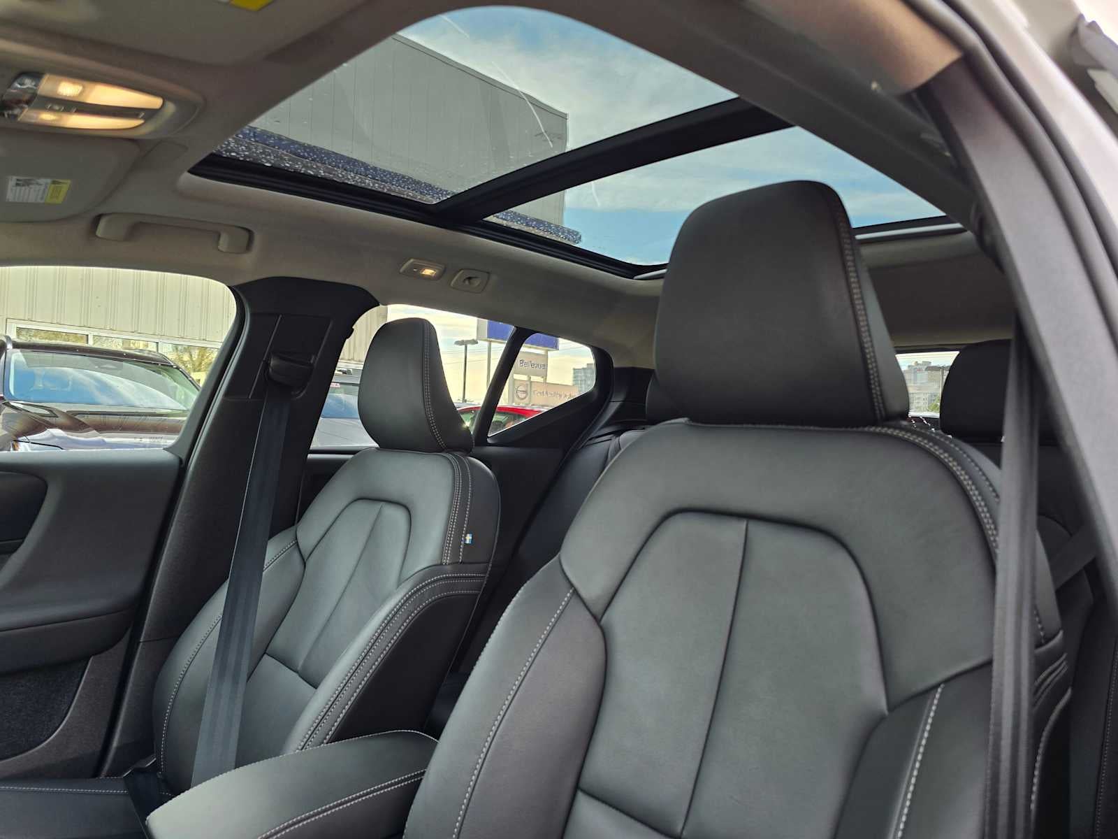 2025 Volvo XC40 Plus Bright Theme